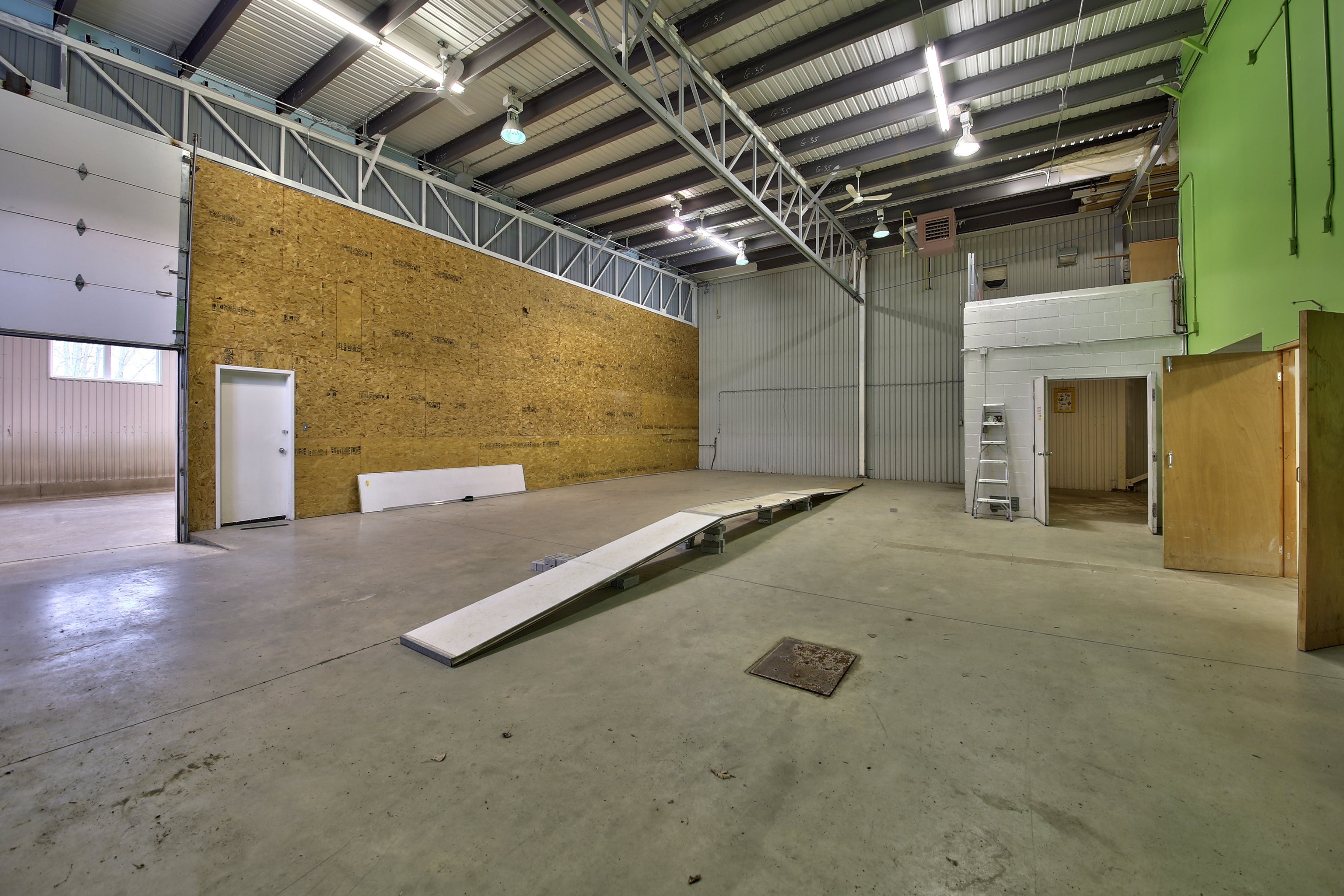 052275_boul_industriel_MLS_HID949109_ROOMentrepotwarehouse1.jpg