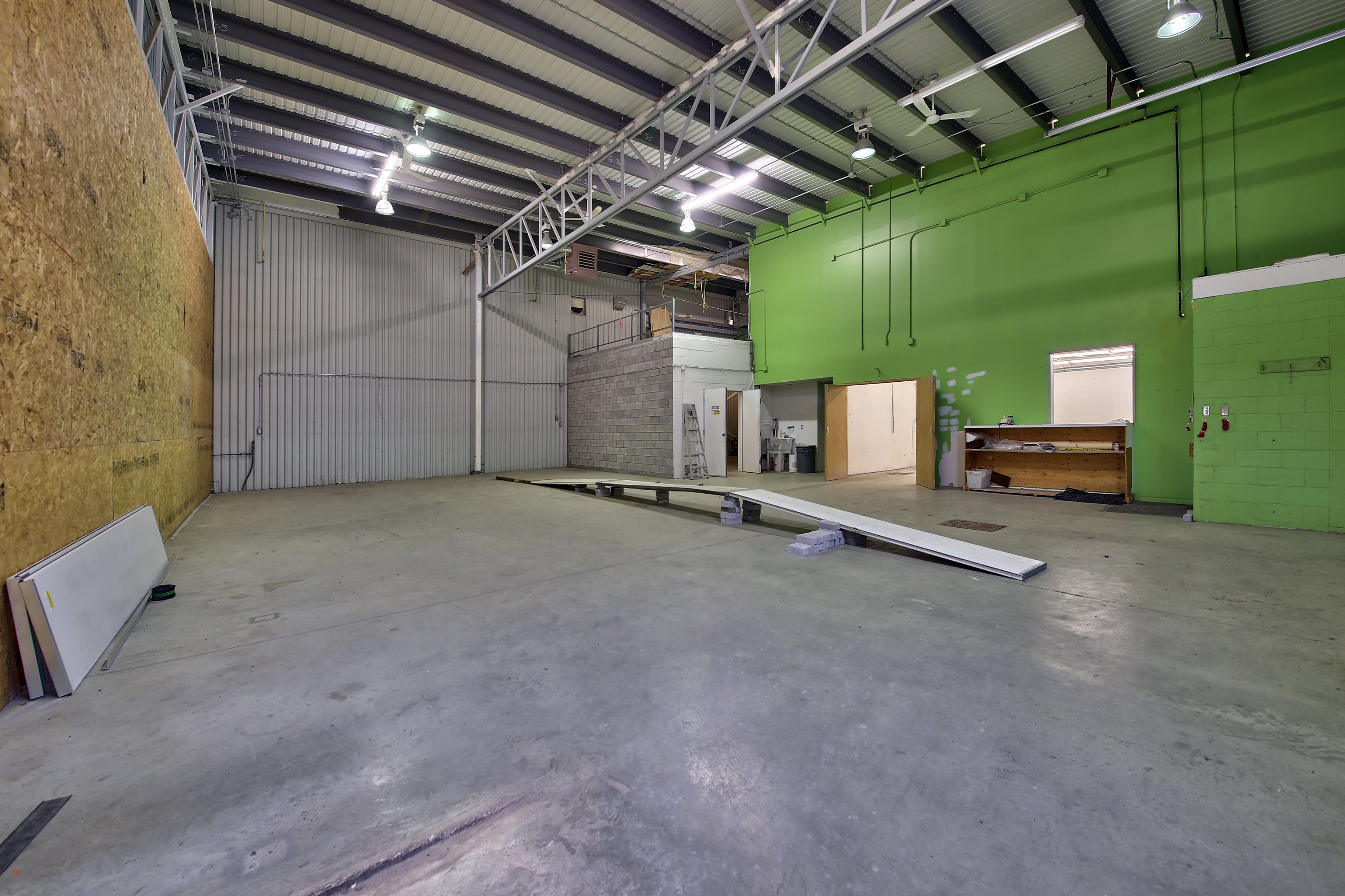 062275_boul_industriel_MLS_HID949109_ROOMentrepotwarehouse2.jpg